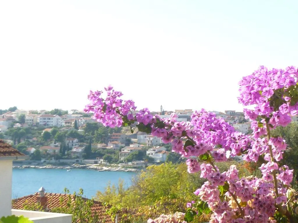Luna Apartments 0*, Trogir Croatia